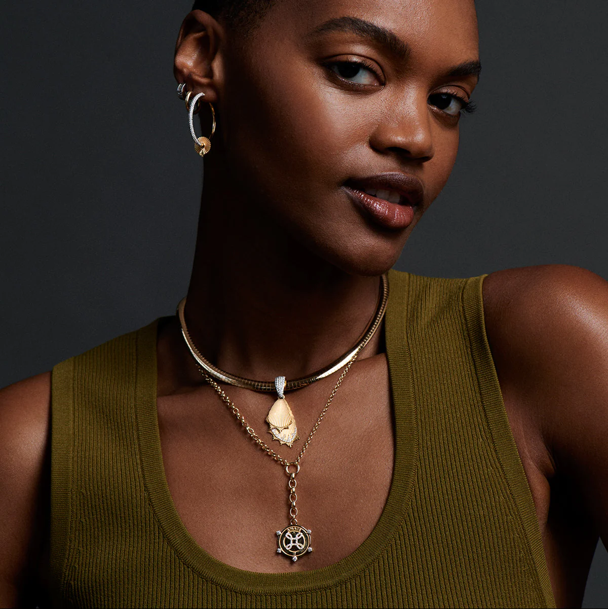 Reverie | Butterfly Wings Medium Sleek Collar Necklace | Diamonds, Yellow Gold - Image 3