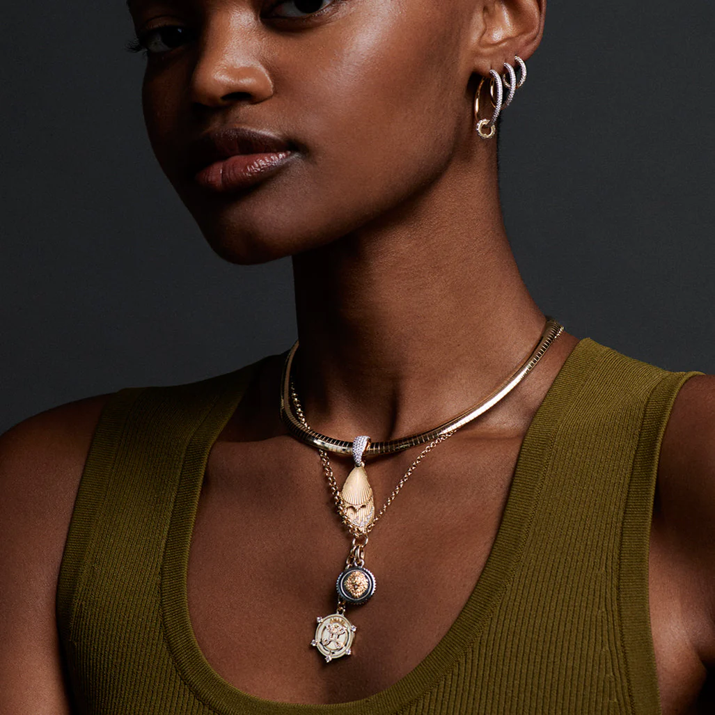Reverie | Butterfly Wings Medium Sleek Collar Necklace | Diamonds, Yellow Gold - Image 4