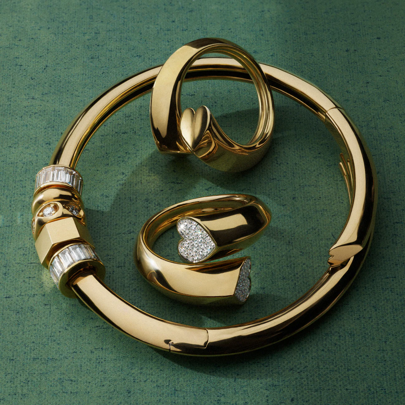 Strong Hearts | Love Link Ring | Yellow Gold - Image 2